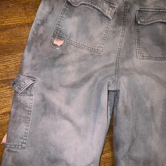 ⭐️Forever 21 Gray Acid Wash Cargo Buckled Cuffed Jogger Pants Size L - Picture 8 of 14